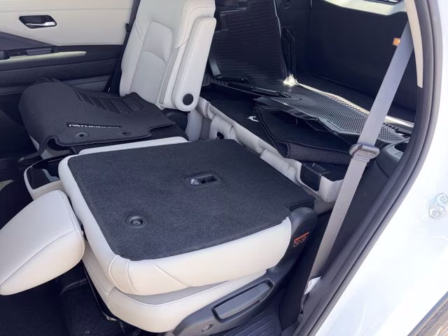 2026 Everest White Pearl Tricoat Nissan Pathfinder SL 4X4 SUV