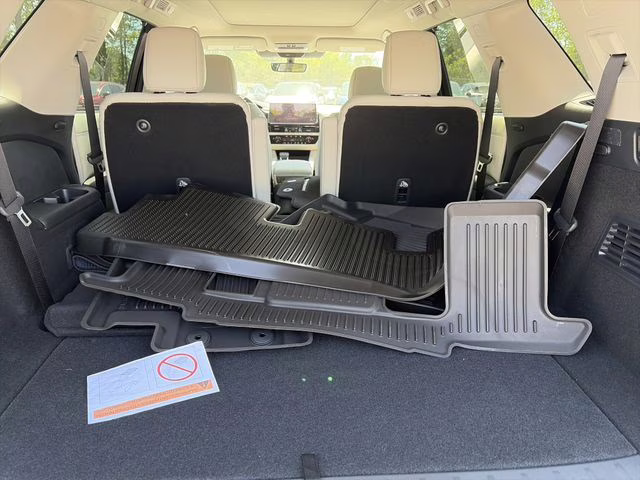 2026 Everest White Pearl Tricoat Nissan Pathfinder SL 4X4 SUV