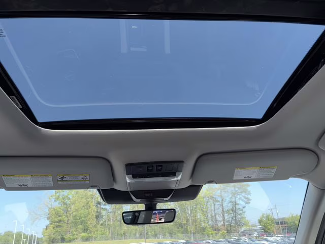 2026 Everest White Pearl Tricoat Nissan Pathfinder SL 4X4 SUV