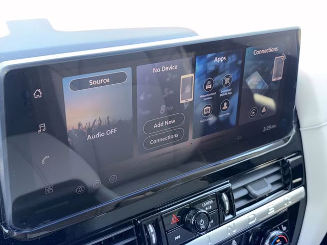 2026 Everest White Pearl Tricoat Nissan Pathfinder SL 4X4 SUV