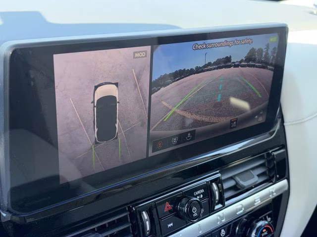 2026 Everest White Pearl Tricoat Nissan Pathfinder SL 4X4 SUV