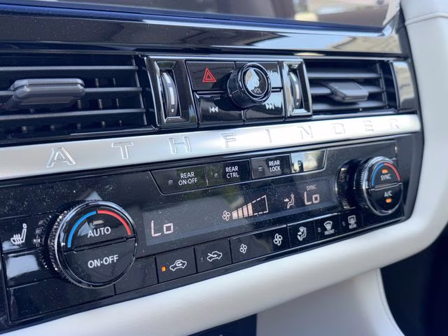 2026 Everest White Pearl Tricoat Nissan Pathfinder SL 4X4 SUV