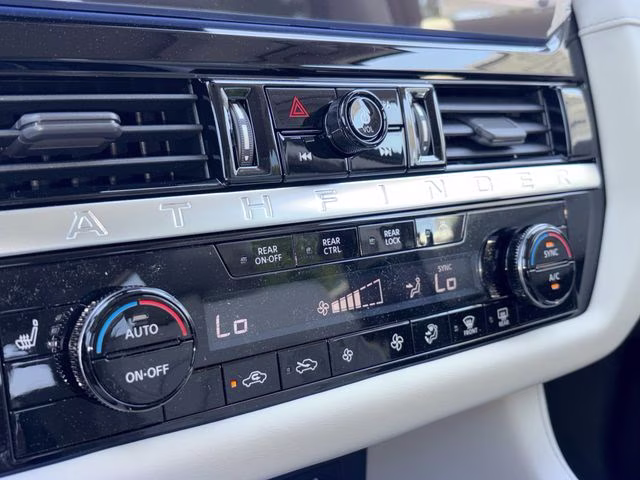 2026 Everest White Pearl Tricoat Nissan Pathfinder SL 4X4 SUV