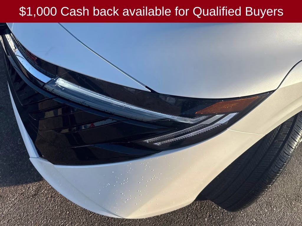 2026 Aspen White/Super Black Nissan Sentra SR FWD Sedan