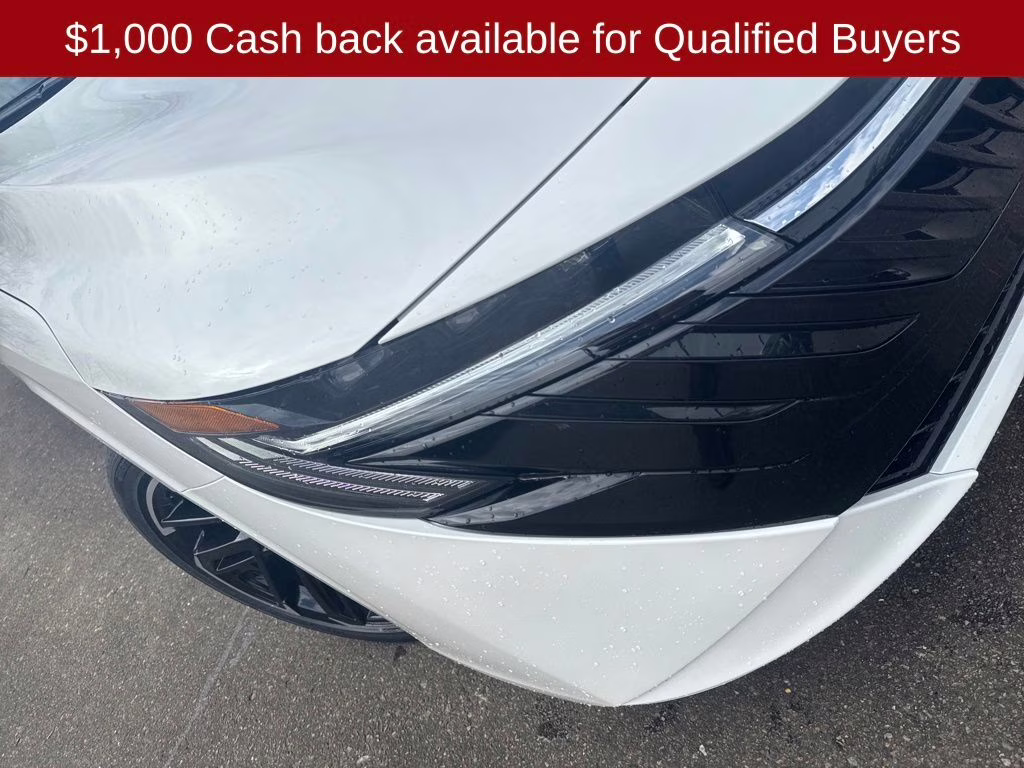 2026 Aspen White/Super Black Nissan Sentra SR FWD Sedan