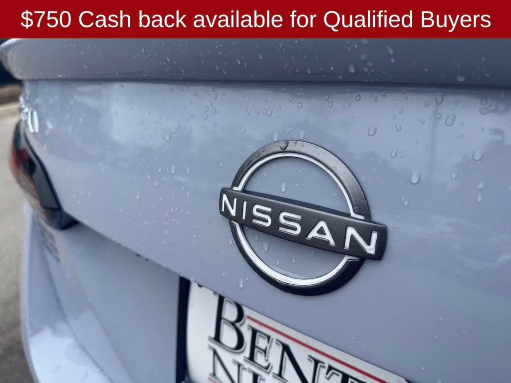 2025 Gray Sky Pearl Nissan Versa 1.6 SR FWD Sedan