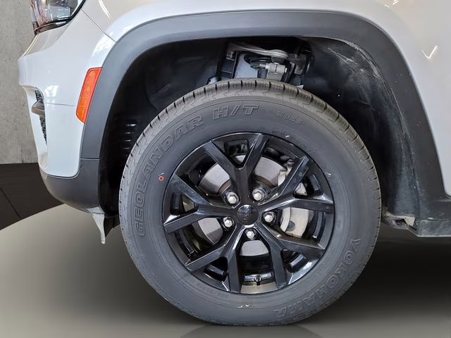 2024 Silver Zynith Jeep Grand Cherokee Altitude X 4X4 SUV