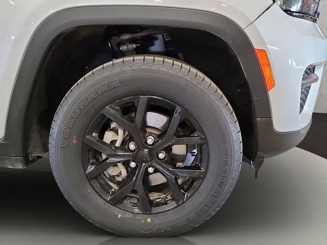 2024 Silver Zynith Jeep Grand Cherokee Altitude X 4X4 SUV