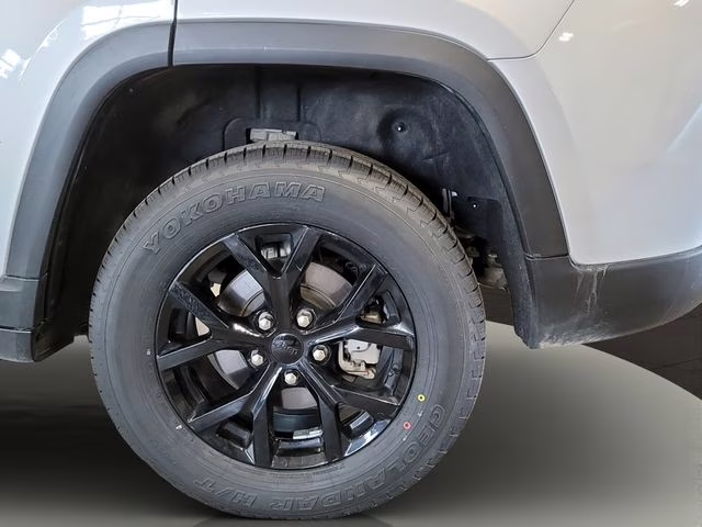 2024 Silver Zynith Jeep Grand Cherokee Altitude X 4X4 SUV