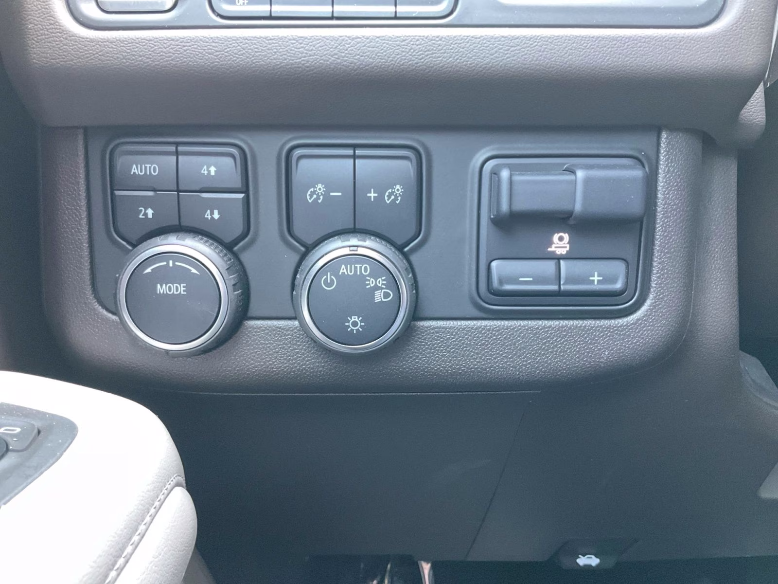 2022 Iridescent Pearl Tricoat Chevrolet Suburban LT 4X4 SUV