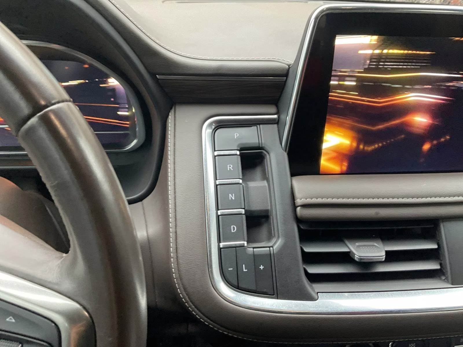 2022 Iridescent Pearl Tricoat Chevrolet Suburban LT 4X4 SUV