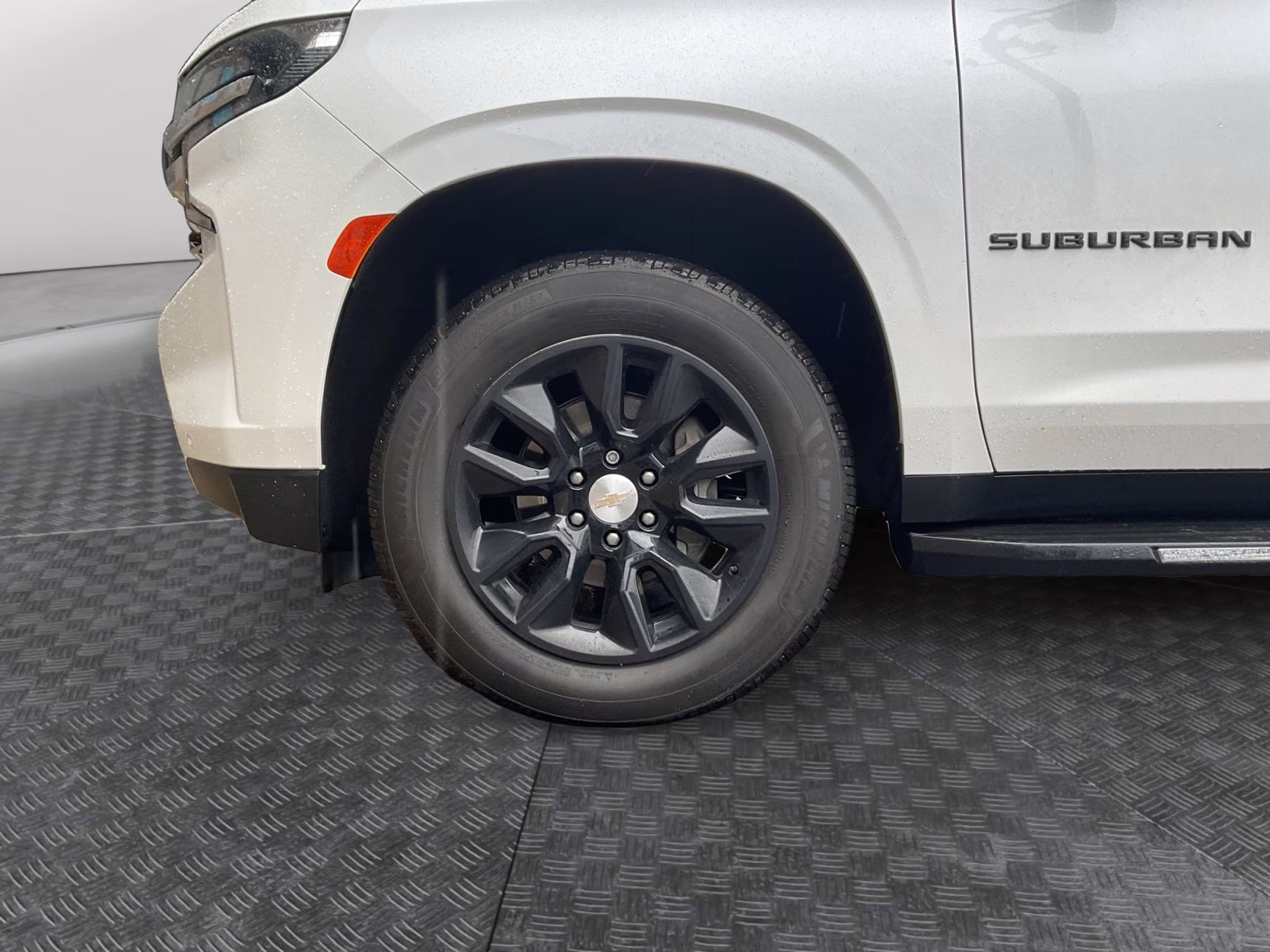 2022 Iridescent Pearl Tricoat Chevrolet Suburban LT 4X4 SUV