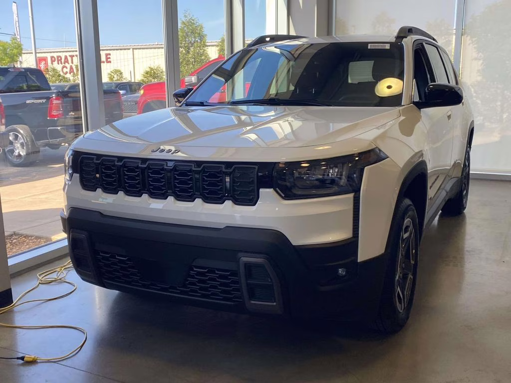 2026 Bright White Clearcoat Jeep Cherokee Laredo 4X4 SUV