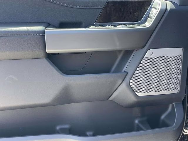 2026 Oxford White Ford Super Duty F-350 SRW Lariat RWD Truck