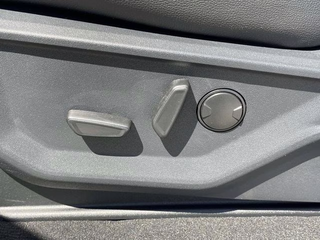 2026 Oxford White Ford Super Duty F-350 SRW Lariat RWD Truck