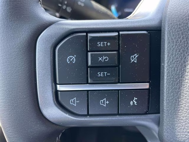 2026 Oxford White Ford Super Duty F-350 SRW Lariat RWD Truck