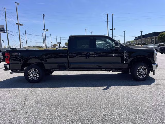 2026 Oxford White Ford Super Duty F-350 SRW Lariat RWD Truck