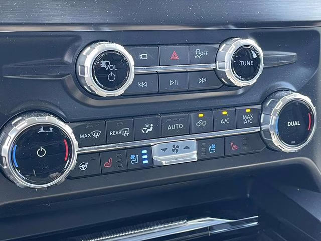 2026 Oxford White Ford Super Duty F-350 SRW Lariat RWD Truck