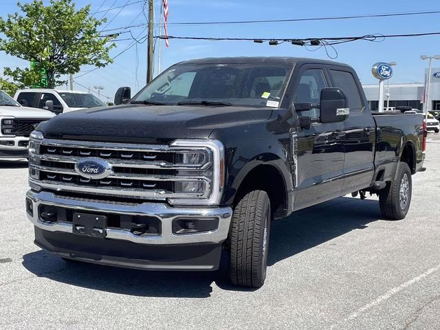 2026 Oxford White Ford Super Duty F-350 SRW Lariat RWD Truck