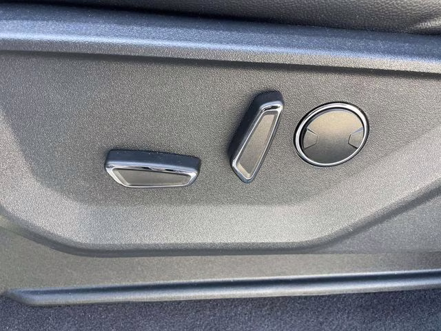 2025 Space White Metallic Ford F-150 Lariat 4X4 Truck