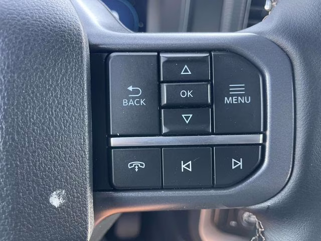 2025 Space White Metallic Ford F-150 Lariat 4X4 Truck