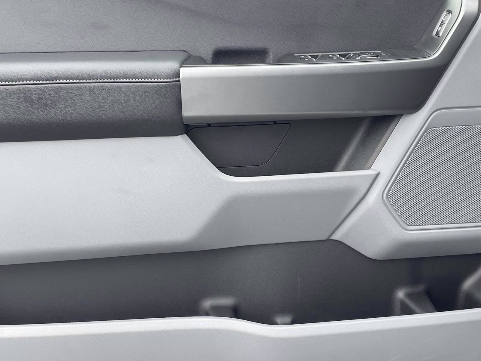 2026 Oxford White Ford Super Duty F-250 SRW XL 4X4 Truck