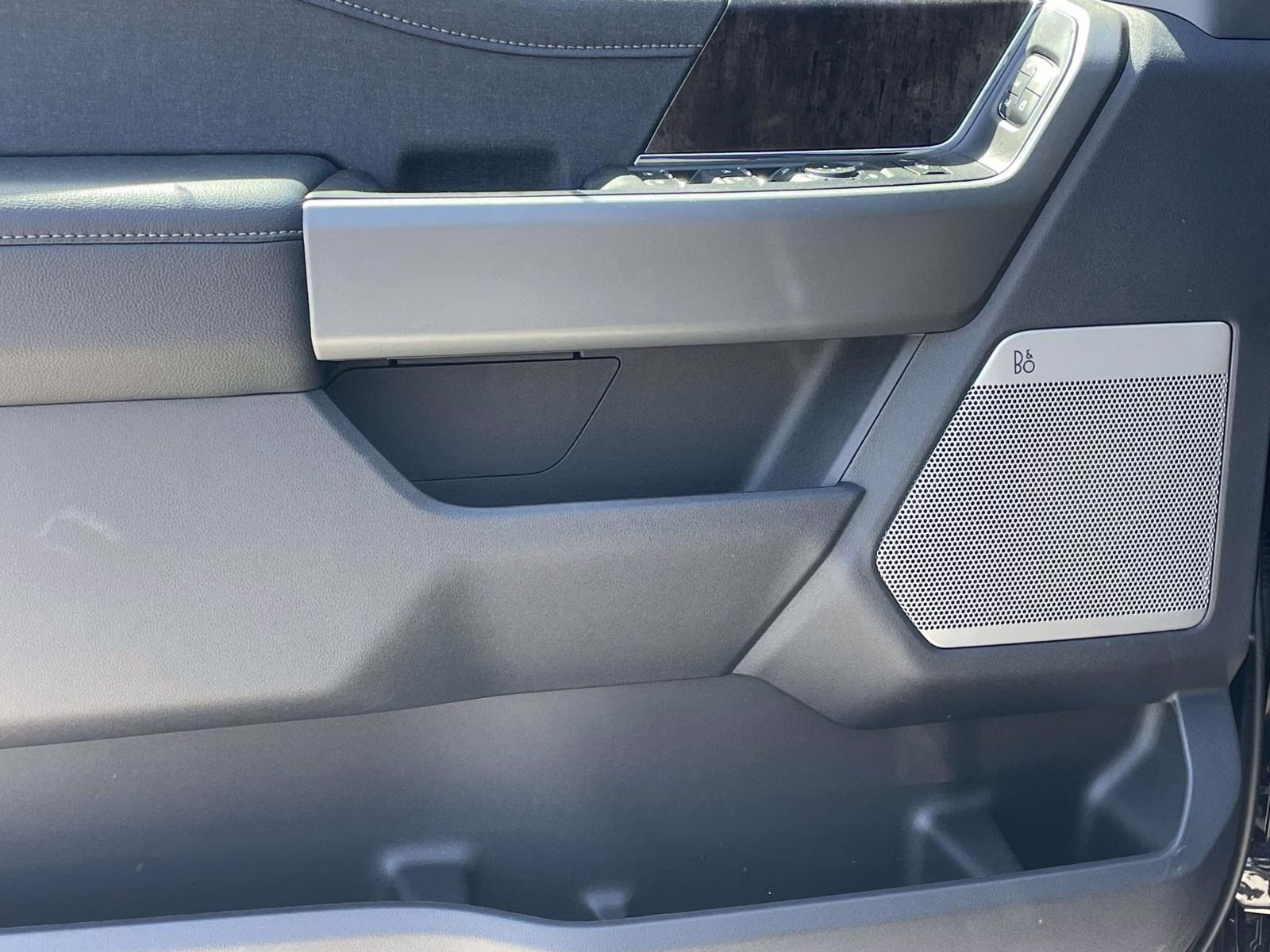 2026 Oxford White Ford Super Duty F-350 SRW Lariat RWD Truck