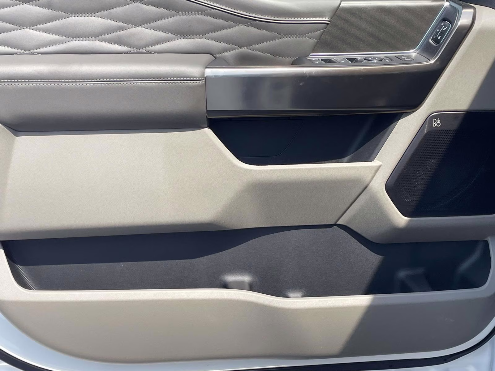 2026 White Metallic Ford Super Duty F-350 DRW Platinum 4X4 Truck