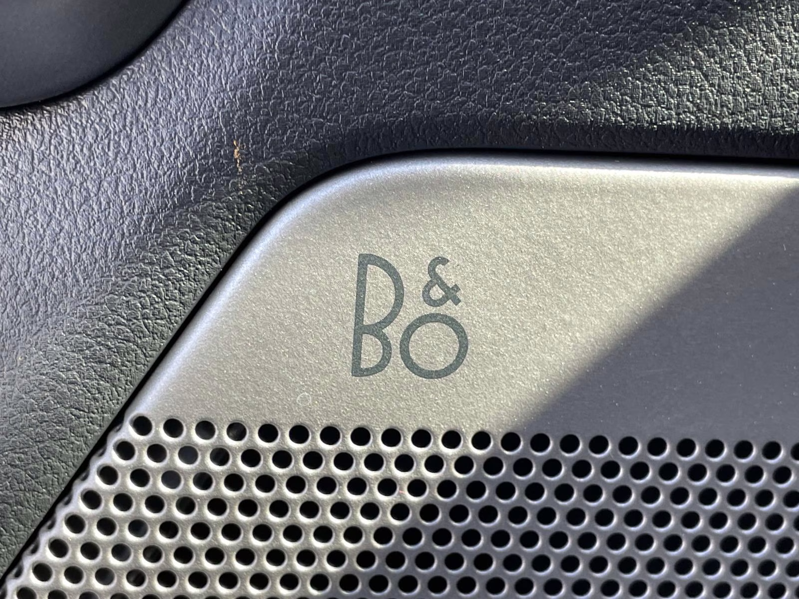 2025 Space White Metallic Ford F-150 Lariat 4X4 Truck