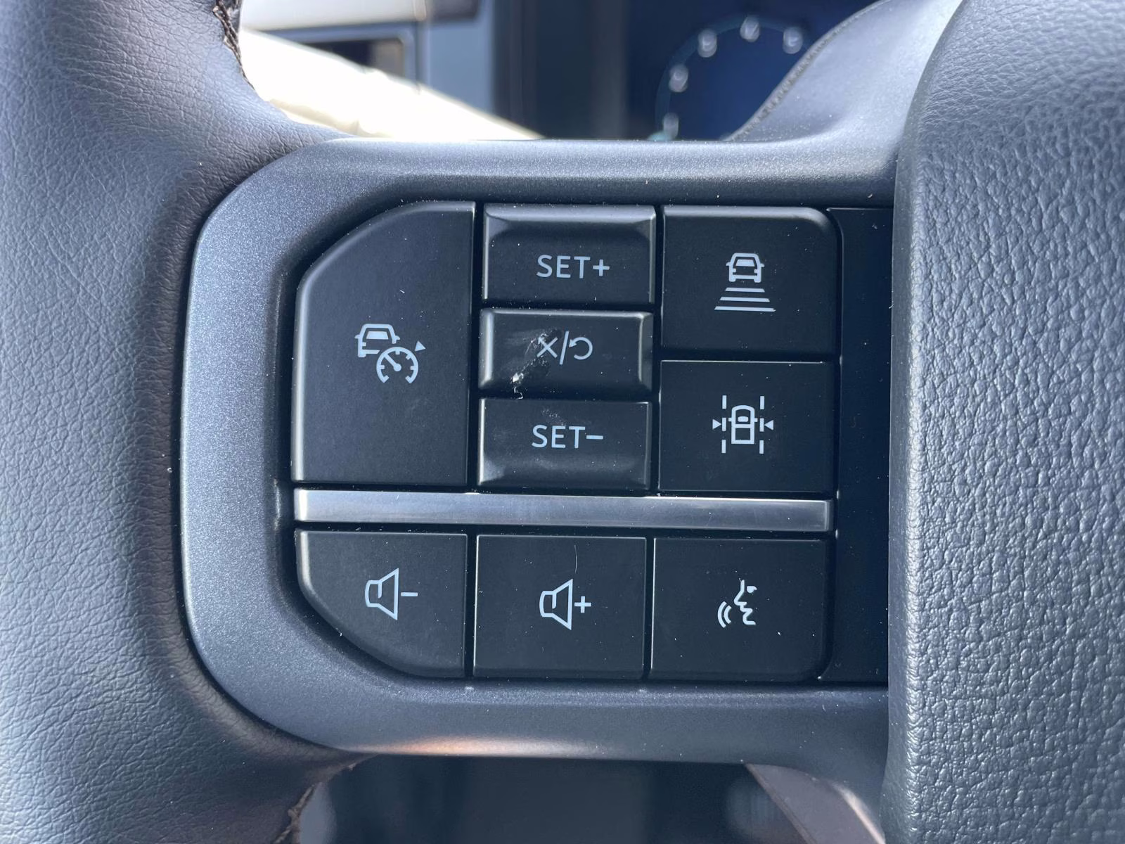 2025 Space White Metallic Ford F-150 Lariat 4X4 Truck