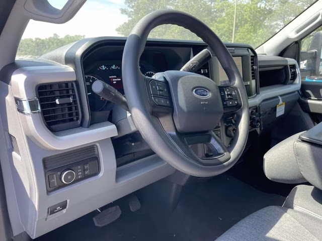 2026 Oxford White Ford Super Duty F-250 SRW XL 4X4 Truck