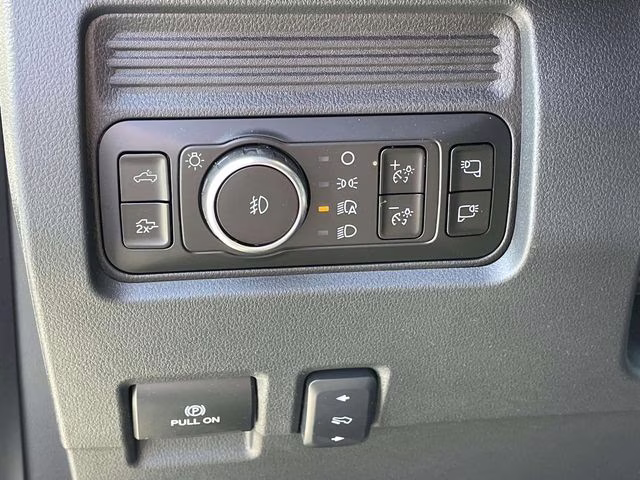 2026 Oxford White Ford Super Duty F-350 SRW Lariat RWD Truck