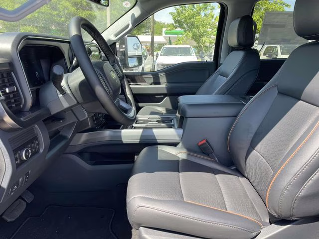 2026 Oxford White Ford Super Duty F-350 SRW Lariat RWD Truck