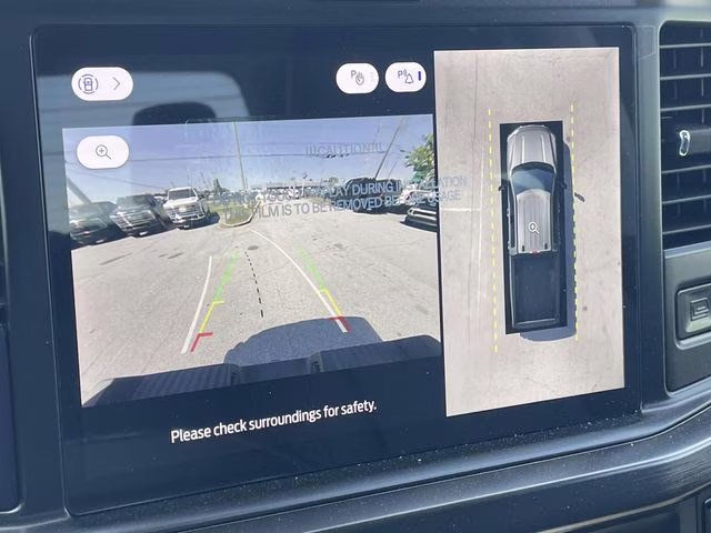 2026 Oxford White Ford Super Duty F-350 SRW Lariat RWD Truck