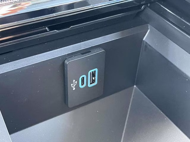 2026 Oxford White Ford Super Duty F-350 SRW Lariat RWD Truck