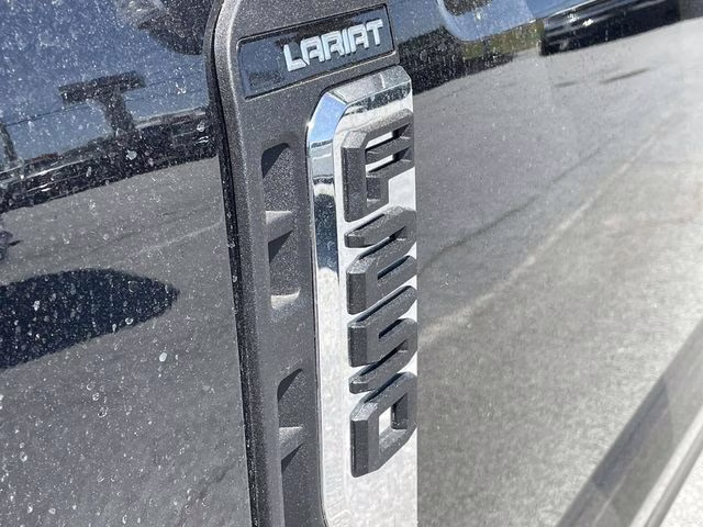 2026 Oxford White Ford Super Duty F-350 SRW Lariat RWD Truck