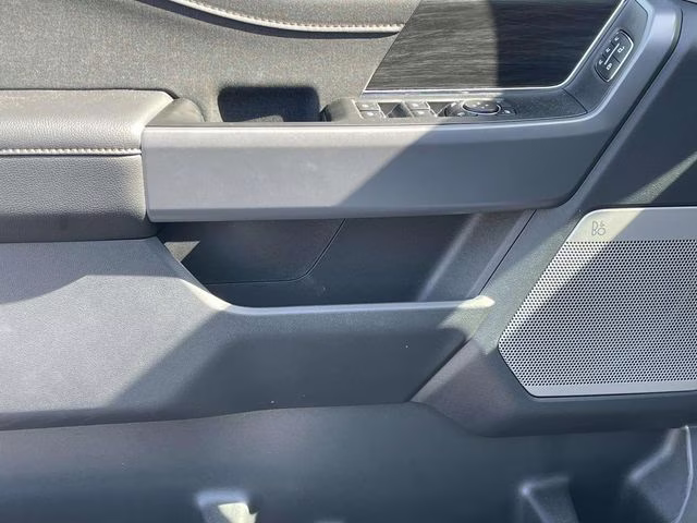 2025 Space White Metallic Ford F-150 Lariat 4X4 Truck