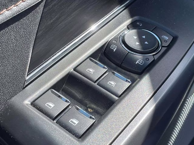 2025 Space White Metallic Ford F-150 Lariat 4X4 Truck