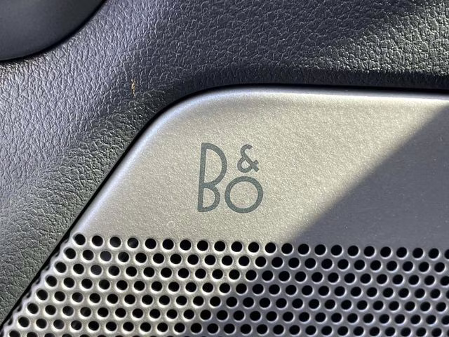 2025 Space White Metallic Ford F-150 Lariat 4X4 Truck