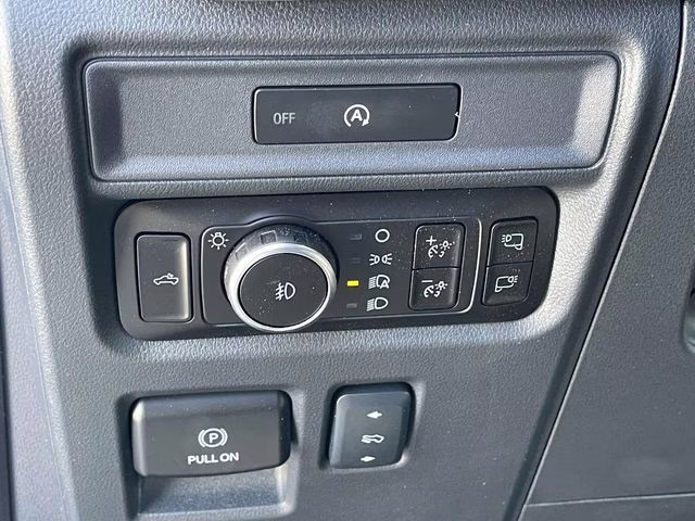 2025 Space White Metallic Ford F-150 Lariat 4X4 Truck