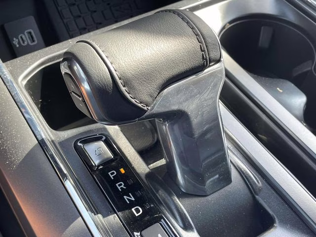 2025 Space White Metallic Ford F-150 Lariat 4X4 Truck