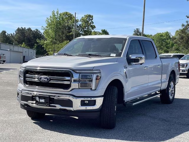 2025 Space White Metallic Ford F-150 Lariat 4X4 Truck
