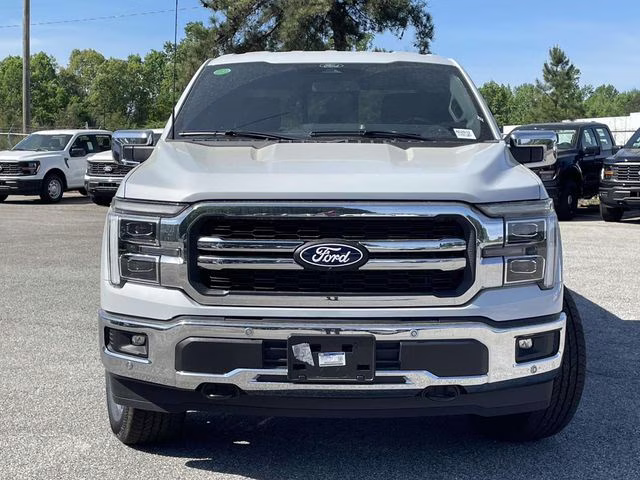 2025 Space White Metallic Ford F-150 Lariat 4X4 Truck