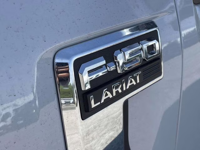 2025 Space White Metallic Ford F-150 Lariat 4X4 Truck
