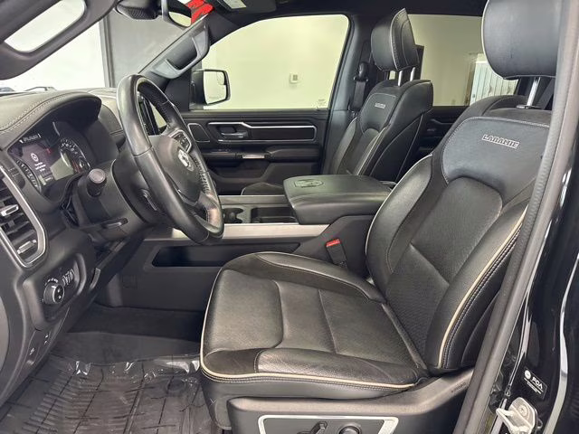 2023 Diamond Black Crystal Pearlcoat Ram 1500 Laramie 4X4 Truck