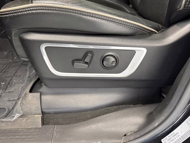 2023 Diamond Black Crystal Pearlcoat Ram 1500 Laramie 4X4 Truck