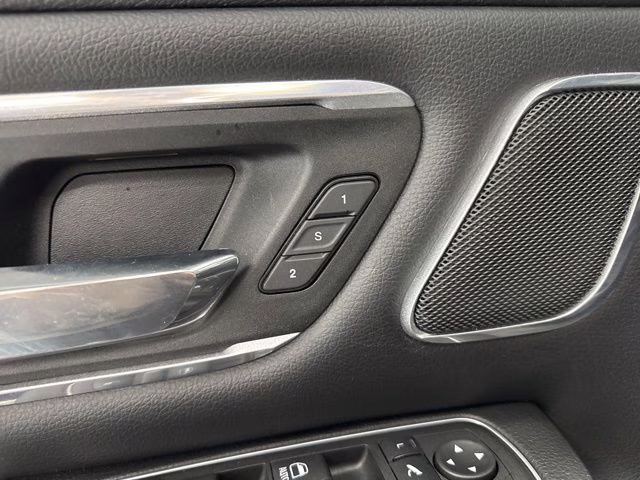 2023 Diamond Black Crystal Pearlcoat Ram 1500 Laramie 4X4 Truck