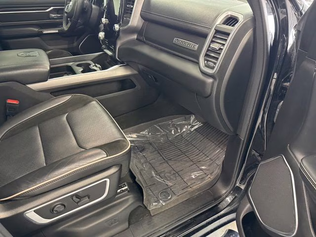 2023 Diamond Black Crystal Pearlcoat Ram 1500 Laramie 4X4 Truck