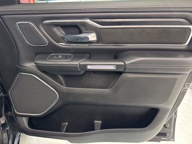 2023 Diamond Black Crystal Pearlcoat Ram 1500 Laramie 4X4 Truck