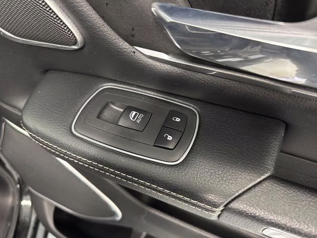 2023 Diamond Black Crystal Pearlcoat Ram 1500 Laramie 4X4 Truck